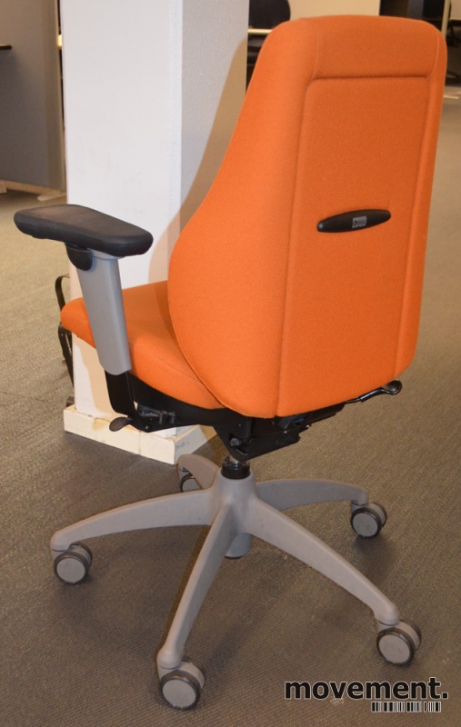 Solgt!ISKU kontorstol i oransje stoff medarmlene, pent brukt, KUPPVARE