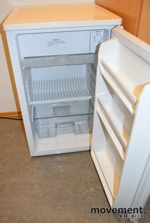 Solgt!Matsui underbenk kjøleskap medliten fryser til isbiter, 85cm høyde,  pent brukt