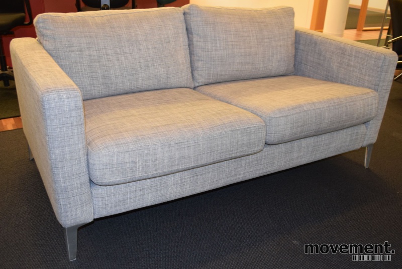 Solgt!2-seter sofa fra IKEA, Karlstad i gråttstoff / krom ben, bredde  165cm, pent brukt