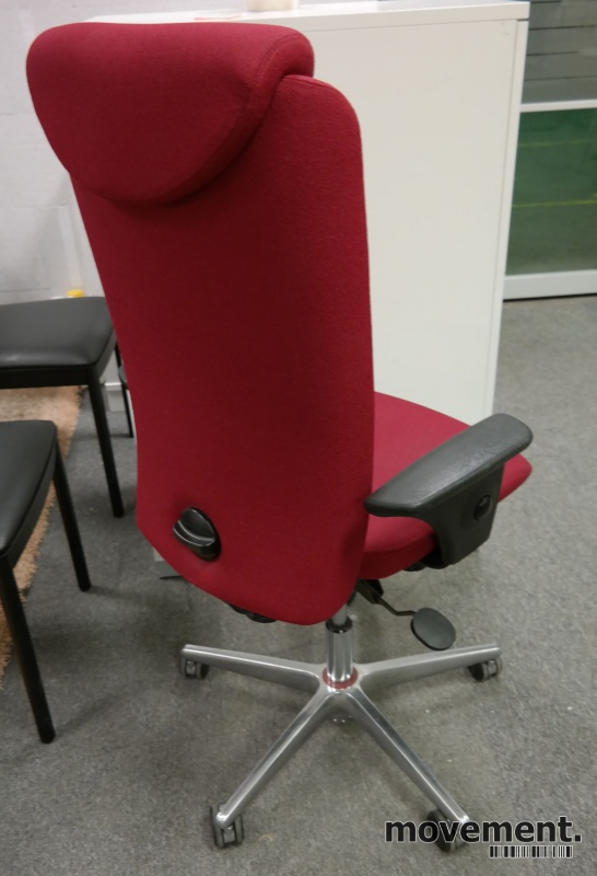 Solgt!Savo Apollo kontorstol i rødtstoff, nakkepute og armlene, pent brukt