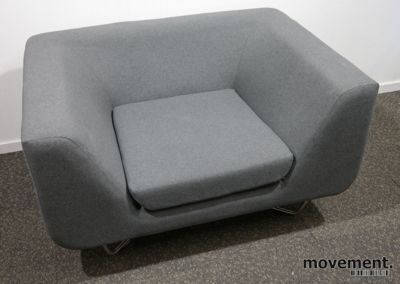 Solgt!1-seter loungestol / lenestol i gråttstoff fra Modus, modell:  Bernard, design: Simon Pengelly, bredde 19cm, pent brukt