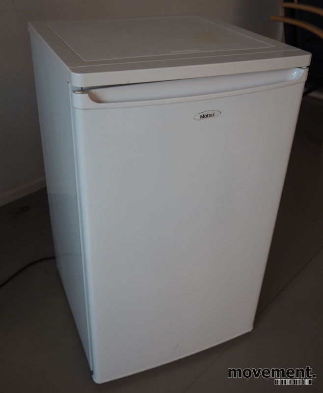 Solgt!Matsui underbenk kjøleskap med litenfryser til isbiter, 85cm høyde,  pent brukt