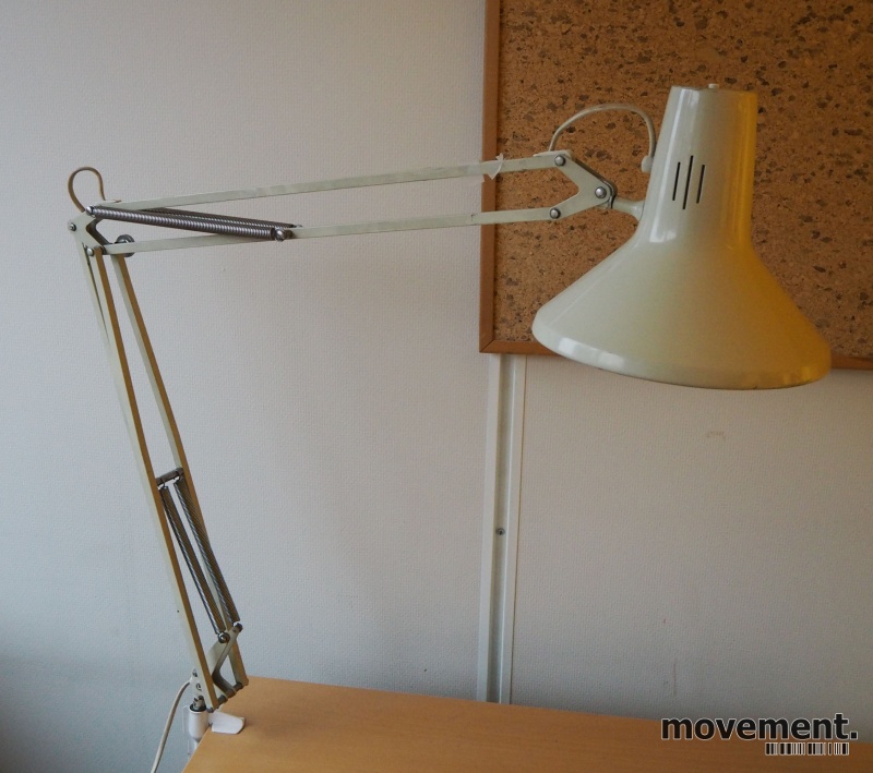 Solgt!Vintage Luxo-lampe i lys beige, L-1P,original arkitektlampe med  bordklemme, pent brukt