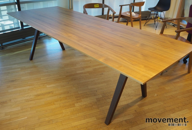 Solgt!Konferansebord / spisebord ivalnøttfiner fra IKEA, modell Stockholm,  240x90cm, pent brukt