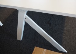Skrivebord med elektrisk hevsenk i hvittfra Jensen Plus, modell K2,  180x90cm, pent brukt - Skriv ut