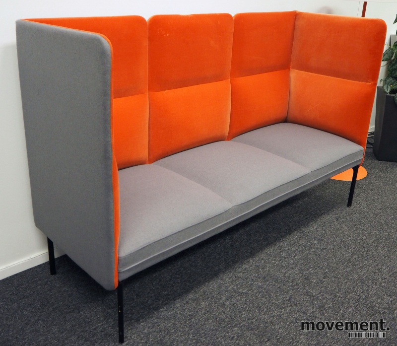 Solgt!3-seter sofa / lounge i grått stoff /orange velur fra ForaForm,  modell Senso med høy rygg / alkovesofa, bredde 194cm, pent brukt