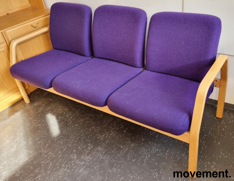 Sofa for venterom i bøk / lillaullstoff, 172cm bredde, pent brukt