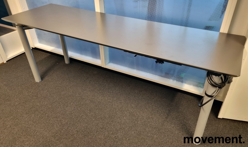 Solgt!Skrivebord / printerbord i grått,200x60cm bordplate, 72cm høyde, pent  brukt