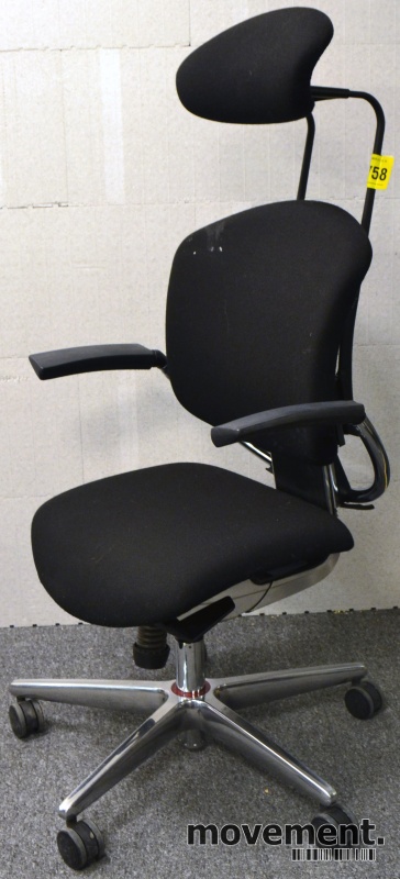 Solgt!Savo Ikon, kontorstol i sort stoff,NYTRUKKET, med nakkepute og  armlene, fotkryss i krom med rød ring, pent brukt