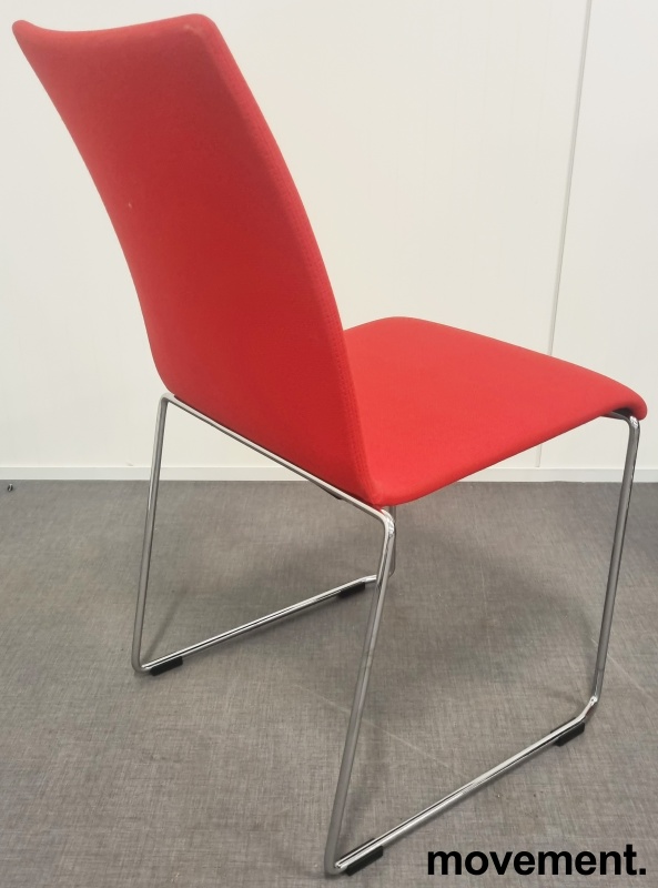 Konferansestol fra Brunner, modelFox Sled base, fullpolstrert i rødt stoff,  pent brukt