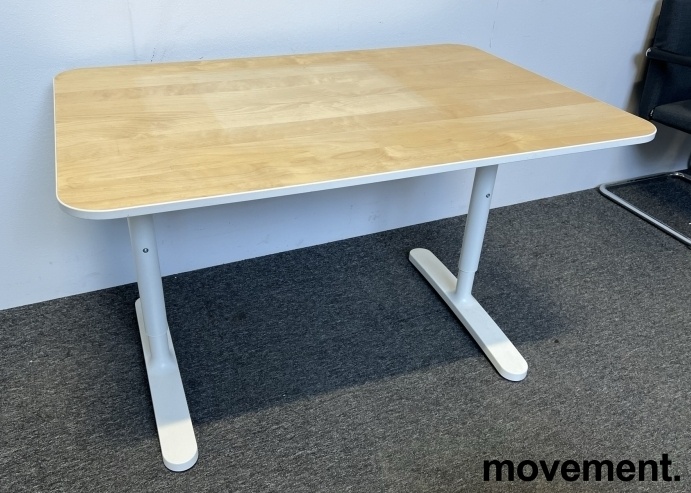 IKEA Bekant skrivebord i bjerk medhvite kanter og hvitt understell,  120x80cm, pent brukt