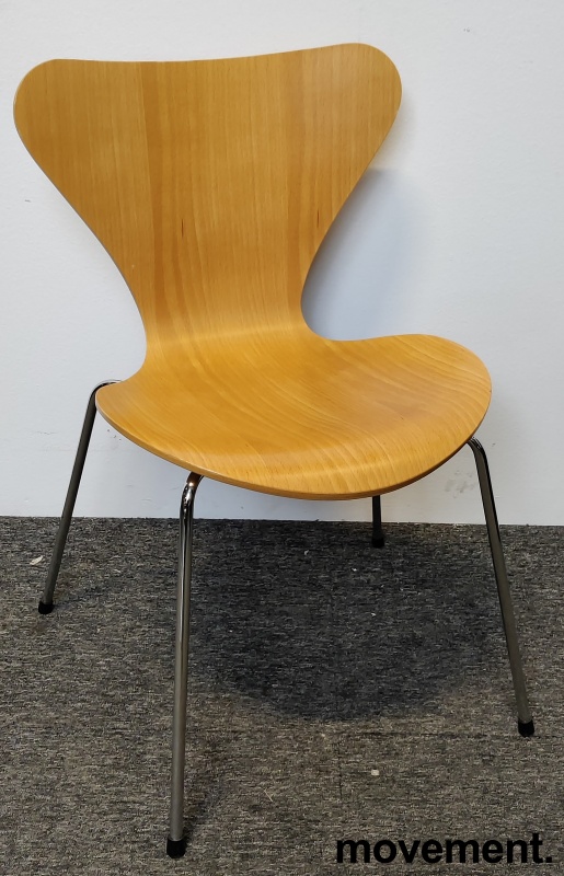 Arne Jacobsen 7er-stol / syver-stol,model 3107 i bøk, understell i krom,  pent brukt