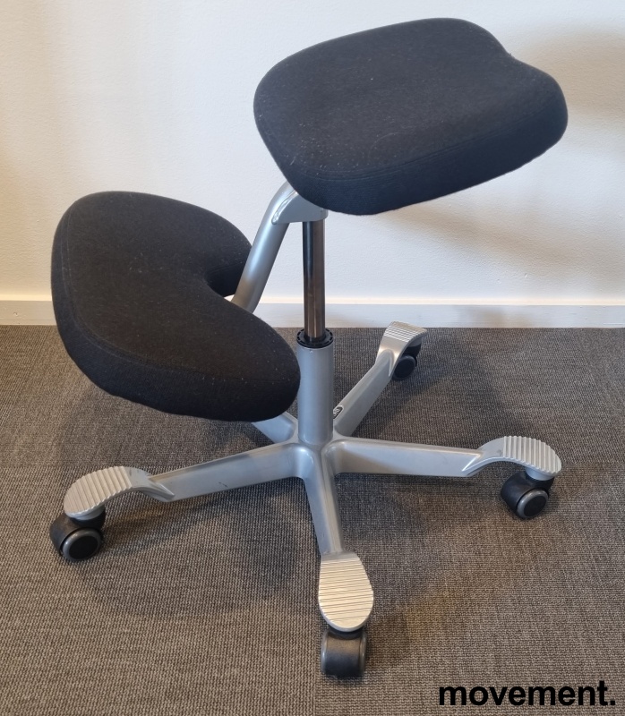 Håg Balans Vital ergonomisk knestol /kontorstol i sort stoff, NYTRUKKET,  grått understell, pent brukt