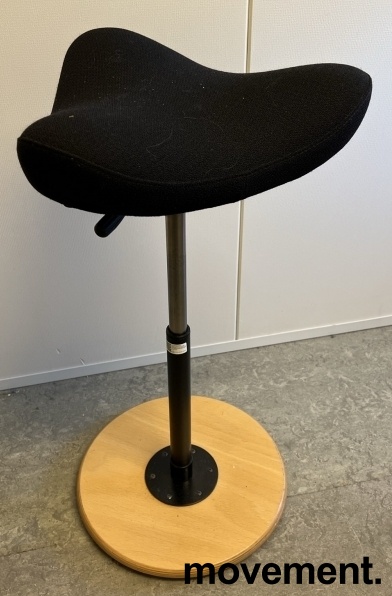 Solgt!Ergonomisk kontorstol: Varier(Stokke) Move i sort stoff / bøk base,  pent brukt