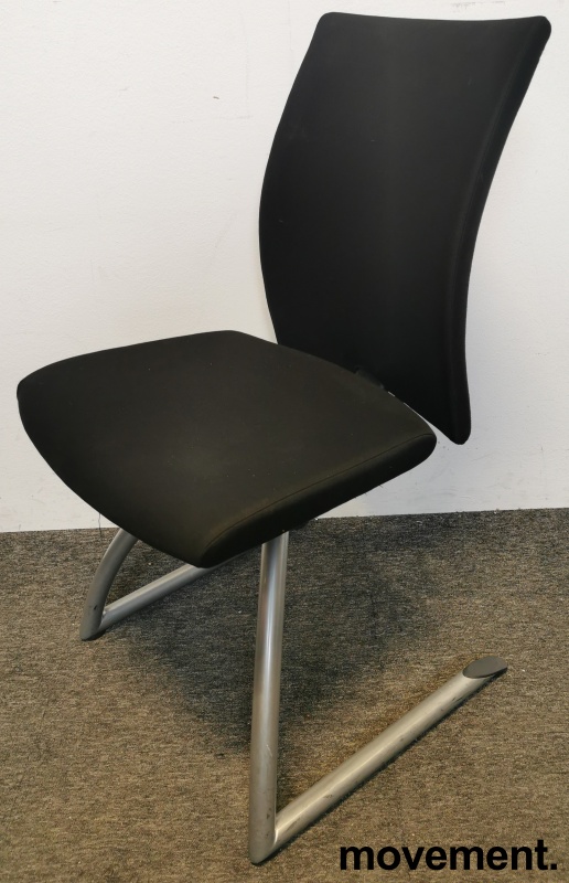 Konferansestol/besøksstol: Håg H04 Comm4470 i sort stoff, grålakkerte ben,  pent brukt