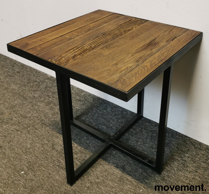 Lite loungebord / brettbord isortlakkert metall og grov eike plate, pent  brukt
