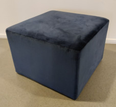 Loungemøbel, puff i blått stoff fra Jyskpent brukt - Skriv ut