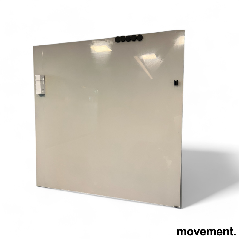 Whiteboard i off-white glass fraLintex, 100x100cm, vegghengt, pent brukt